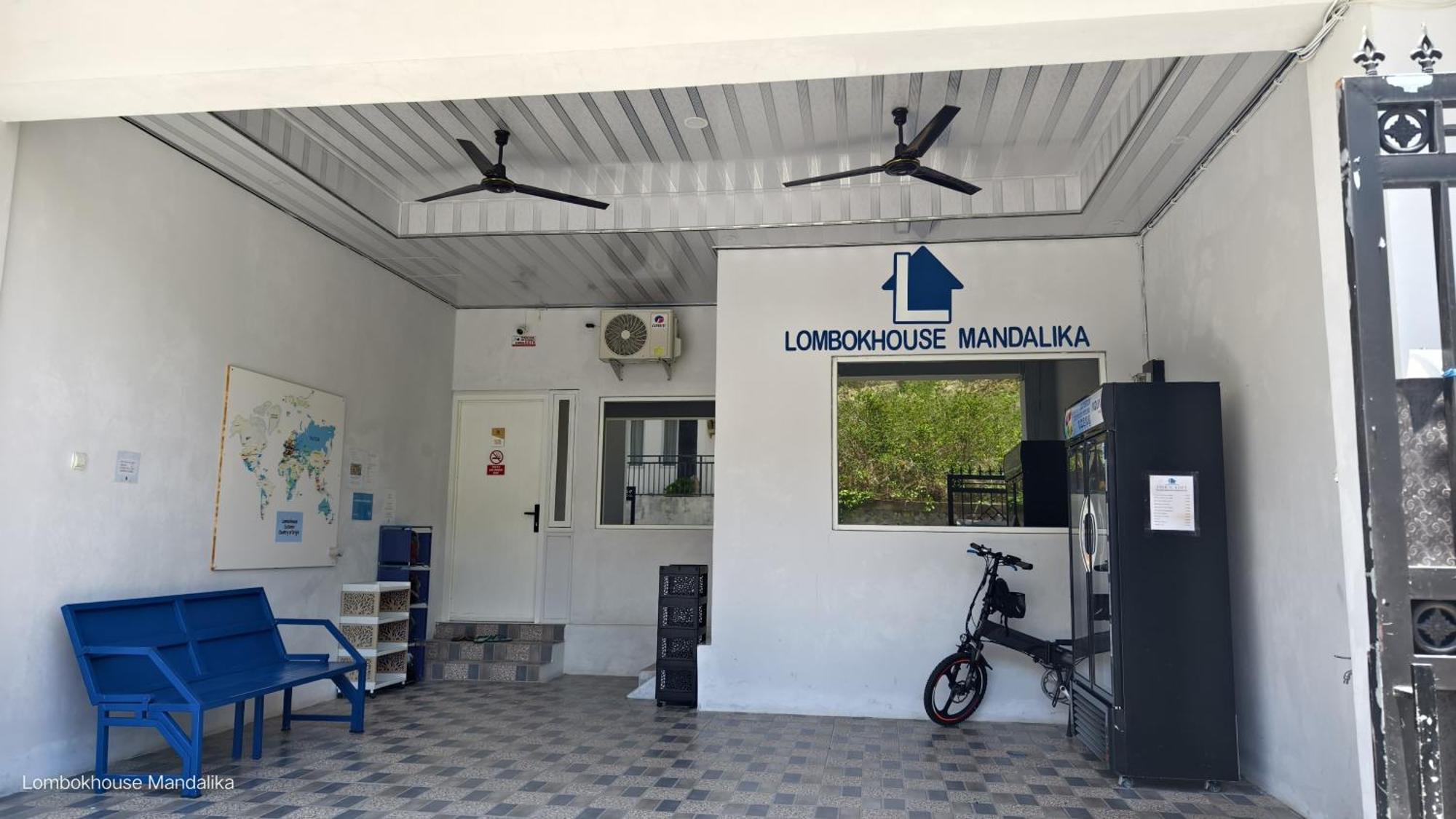Отель Lombokhouse Mandalika Kuta  Экстерьер фото