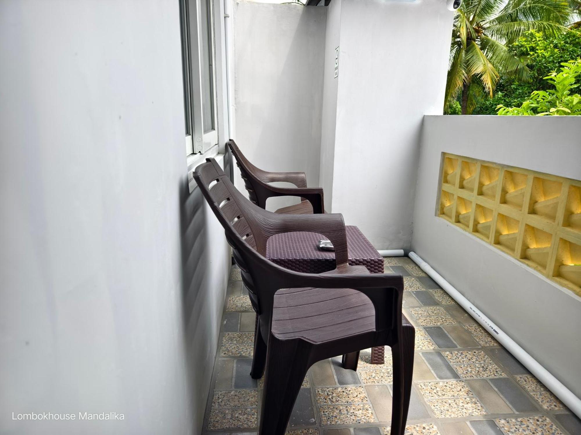 Отель Lombokhouse Mandalika Kuta  Экстерьер фото