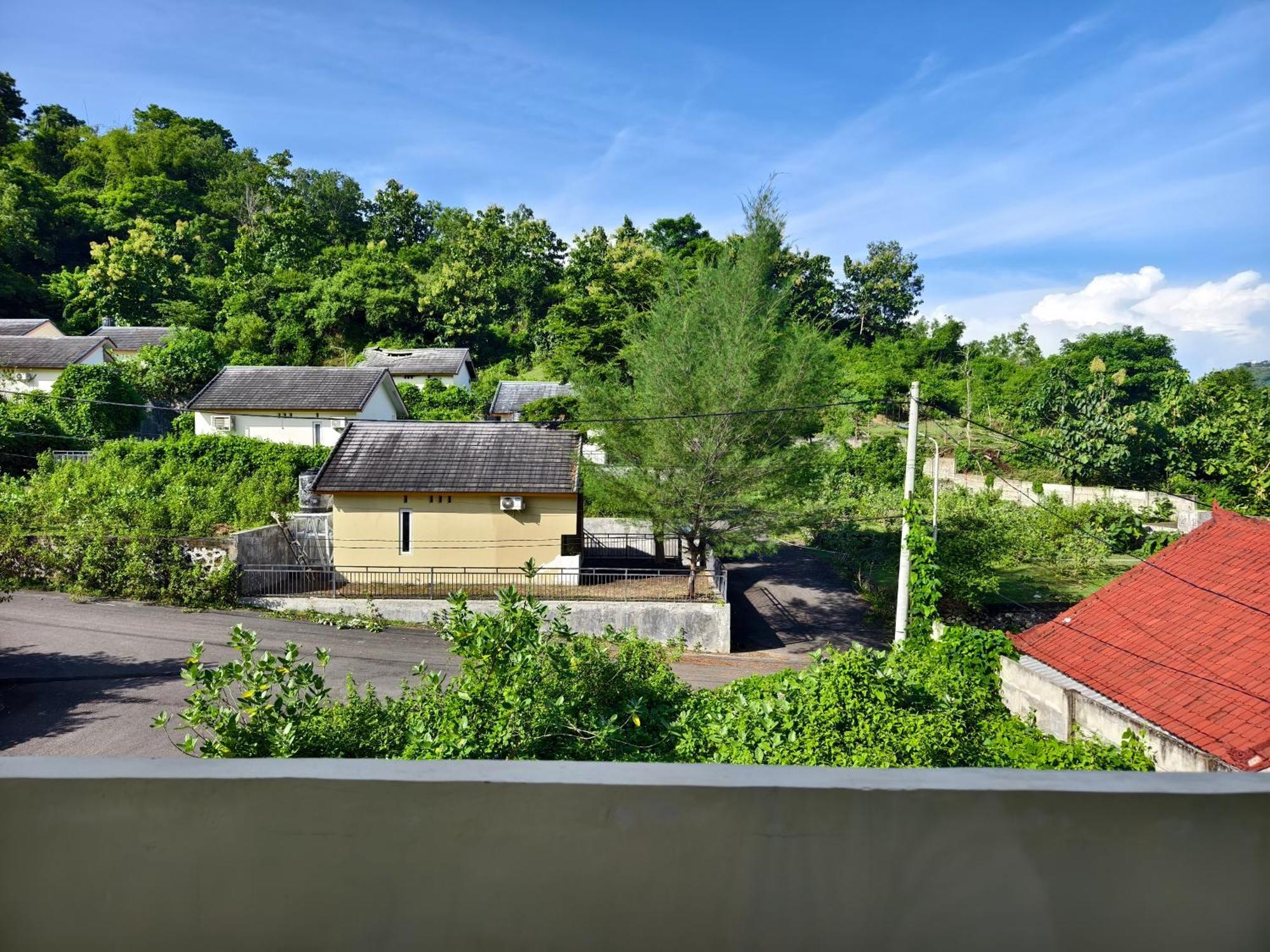 Отель Lombokhouse Mandalika Kuta  Экстерьер фото